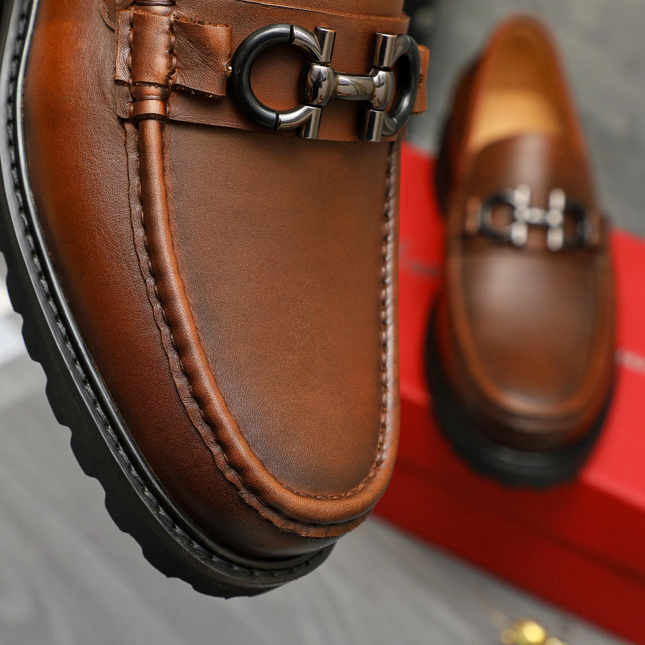 Men's shoes 💰442 Product trademark: Ferragamo "Ferragamo" business formal leather shoes Regular size: 38-46 (45.46 custom-made and non-returnable) Product materials: Selected color-brushed cowhide upper, cowhide lining, non-slip rubber outsole